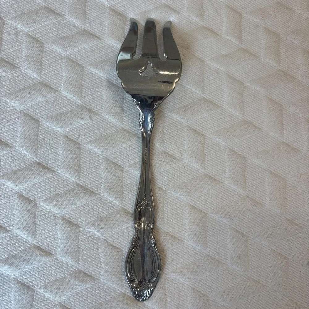 Oneida Stainless Steel Flatware Frederick II Serving Fork With Cut Out Design 9
